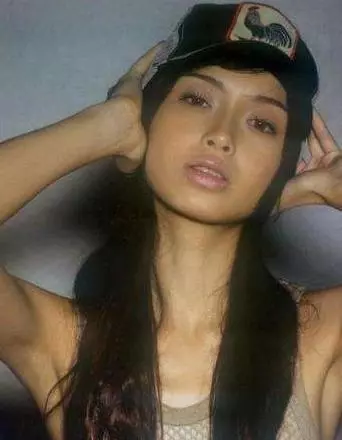 女神Angelababy大崩壞「美腿原圖」超驚人 出道黑暗照曝光...粉絲嚇慘:母湯啊