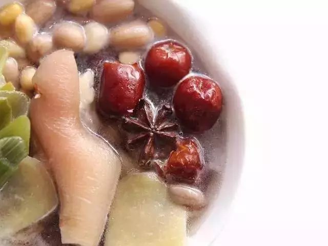 一隻豬蹄的極致誘惑!滿滿的膠原蛋白,做法真妙