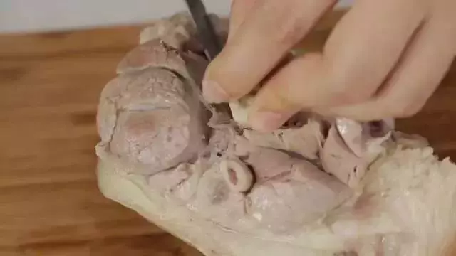 一隻豬蹄的極致誘惑!滿滿的膠原蛋白,做法真妙