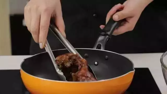 一隻豬蹄的極致誘惑!滿滿的膠原蛋白,做法真妙