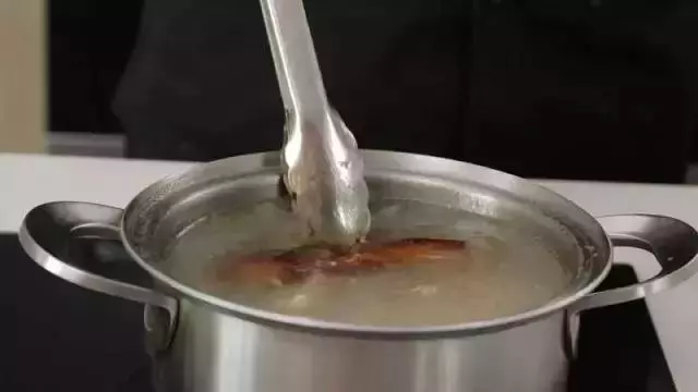 一隻豬蹄的極致誘惑!滿滿的膠原蛋白,做法真妙