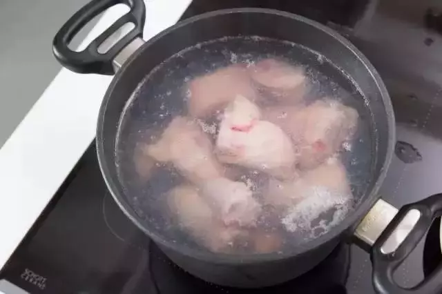 一隻豬蹄的極致誘惑!滿滿的膠原蛋白,做法真妙