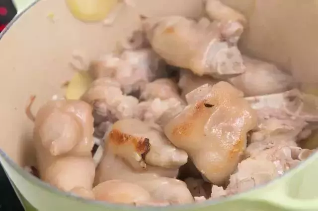 一隻豬蹄的極致誘惑!滿滿的膠原蛋白,做法真妙