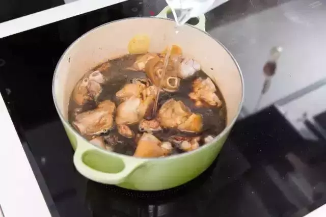 一隻豬蹄的極致誘惑!滿滿的膠原蛋白,做法真妙