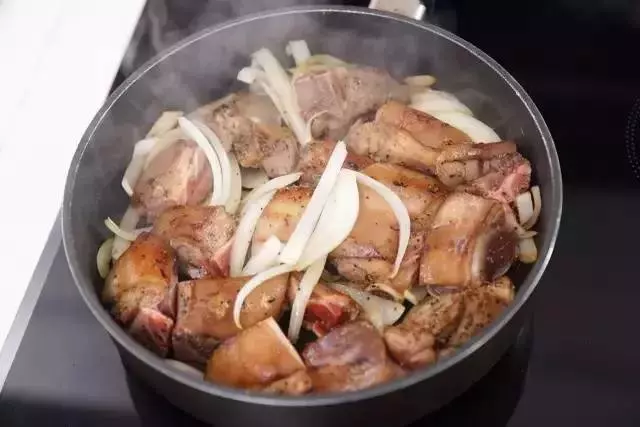 一隻豬蹄的極致誘惑!滿滿的膠原蛋白,做法真妙