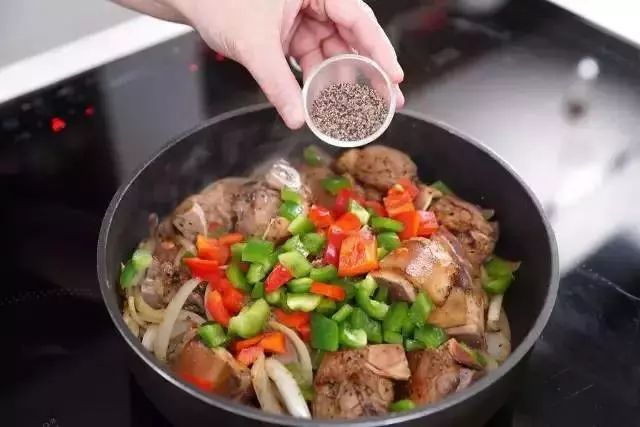 一隻豬蹄的極致誘惑!滿滿的膠原蛋白,做法真妙
