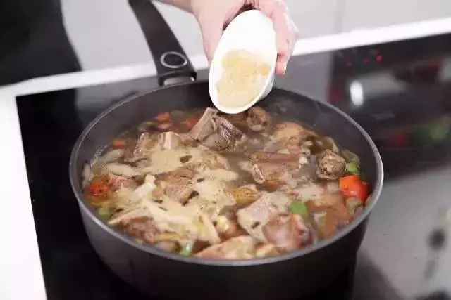 一隻豬蹄的極致誘惑!滿滿的膠原蛋白,做法真妙