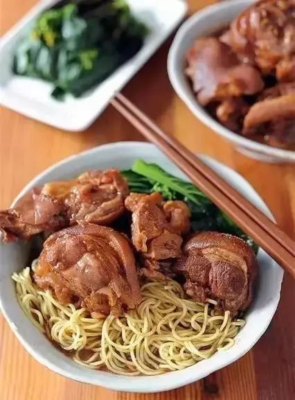 一隻豬蹄的極致誘惑!滿滿的膠原蛋白,做法真妙