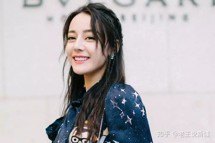 【瞬間變黃臉婆!】疑似迪麗熱巴『無修圖』外流!網友:還我女神!