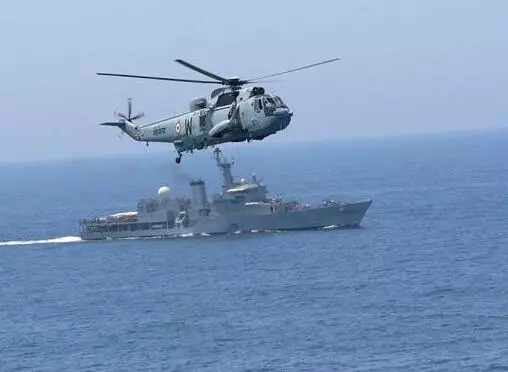伊朗動真格!艦艇再度向美軍艦逼近,美戰機升空,發出一次警告