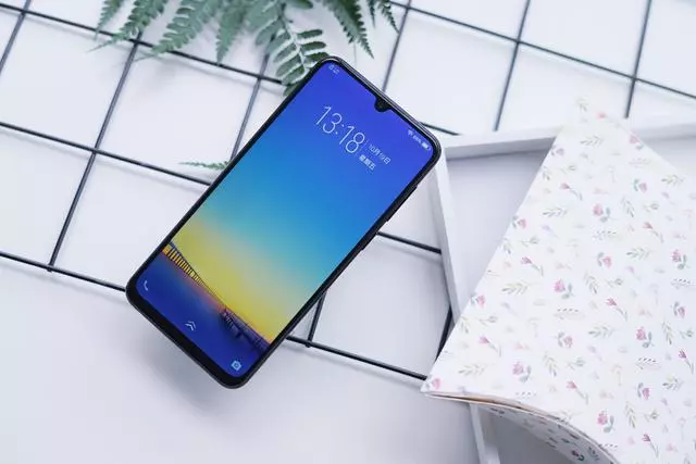 一天賣10萬台,銷售額猛增340%!vivo Z3:一個能打的都沒有