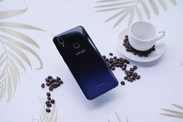 一天賣10萬台,銷售額猛增340%!vivo Z3:一個能打的都沒有