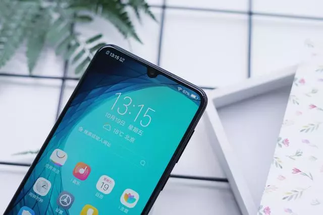 一天賣10萬台,銷售額猛增340%!vivo Z3:一個能打的都沒有