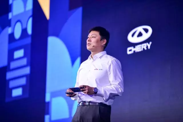 擋風玻璃變身導航 百度世界2018推出AR-HUD讓駕駛更安全、更智能