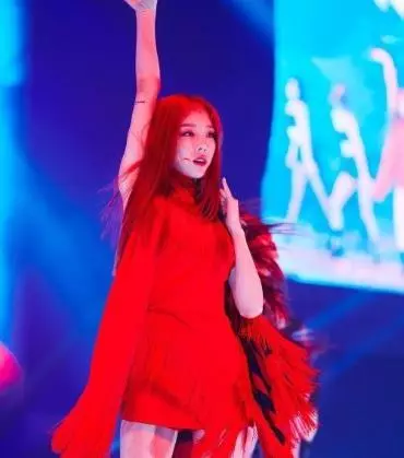 泰妍在ins上曬出了演唱會照片,顏值和唱功在線,身材讓人羨慕
