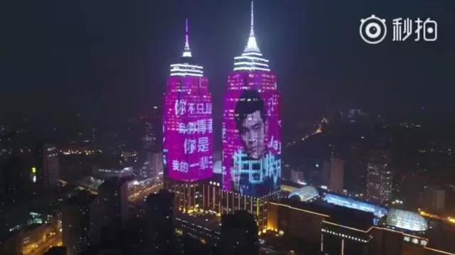 周杰倫是瘋了嗎?萬聖節引日本街頭暴動,懟粉邋遢放飛自我