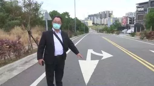騎士撞拖板車亡 目擊者供詞不一