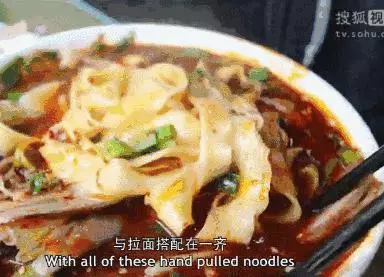這個老外直播吃中國美食,在YouTube上點擊量過百萬!