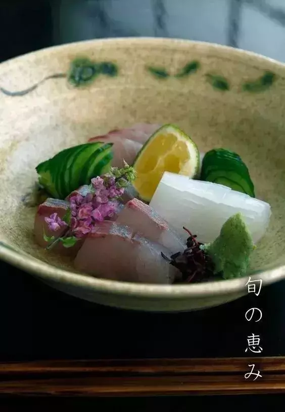 這個老外直播吃中國美食,在YouTube上點擊量過百萬!