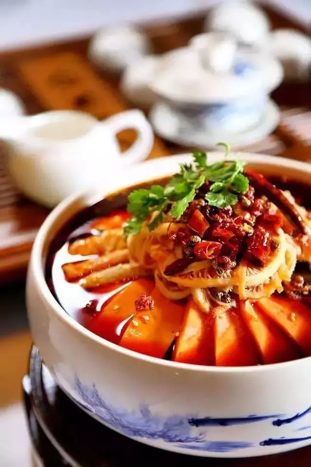 這個老外直播吃中國美食,在YouTube上點擊量過百萬!