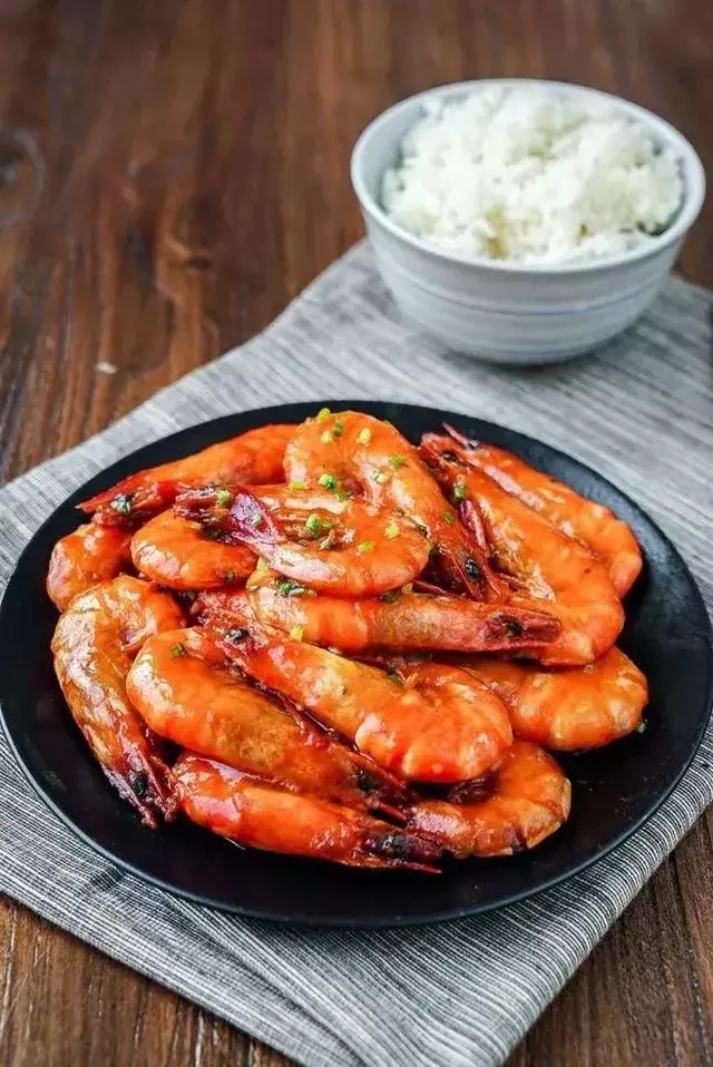 這個老外直播吃中國美食,在YouTube上點擊量過百萬!