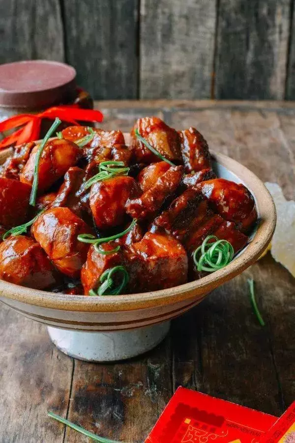 這個老外直播吃中國美食,在YouTube上點擊量過百萬!