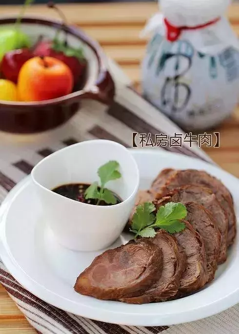 這個老外直播吃中國美食,在YouTube上點擊量過百萬!