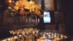這個老外直播吃中國美食,在YouTube上點擊量過百萬!