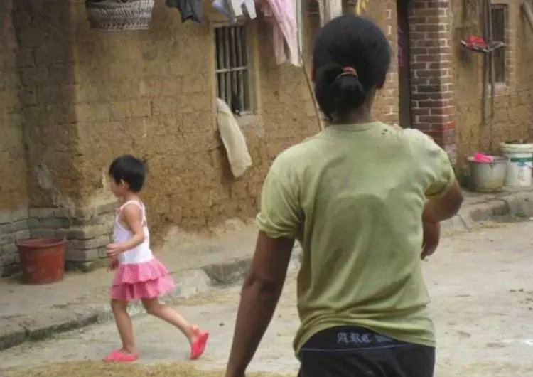 丈夫不幸去世,妻子想再婚嫁給鄰居,女兒的一番話,妻子含淚報警