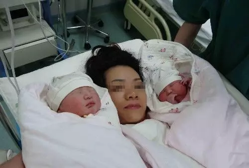 女子生龍鳳胎,婆婆拿十萬進城賀喜,站床邊瞧了一眼孩子,報了警