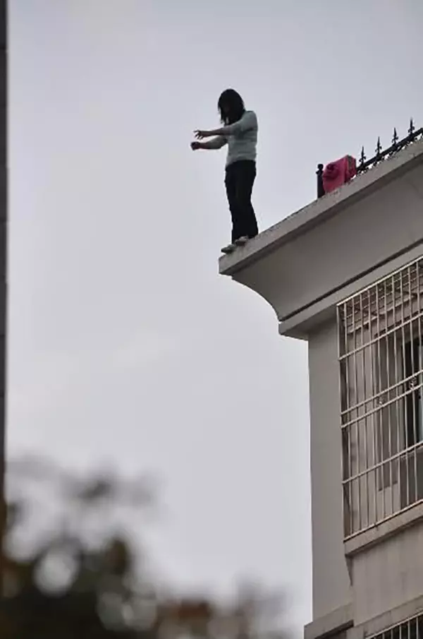 「媽媽我太累了,想去天堂休息…」,她說完就從21樓一躍而下…沒想到殺死她的兇手竟是…
