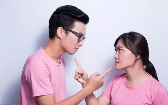 女兒嫁給父親戰友的兒子, 父親只要兩萬彩禮, 結婚後, 女兒明白了
