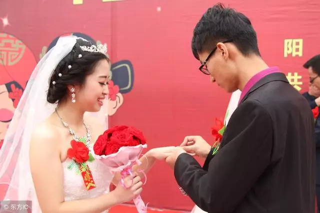 婆家拆遷得一套房子和五十萬,一分沒給老公,他卻要離婚分婚房
