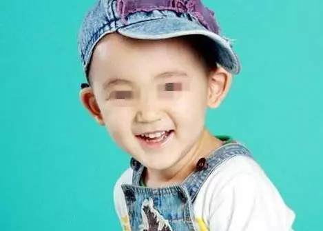 小外甥滿月我給五千元,兒子童言無忌說出一番話,老公跪在我面前