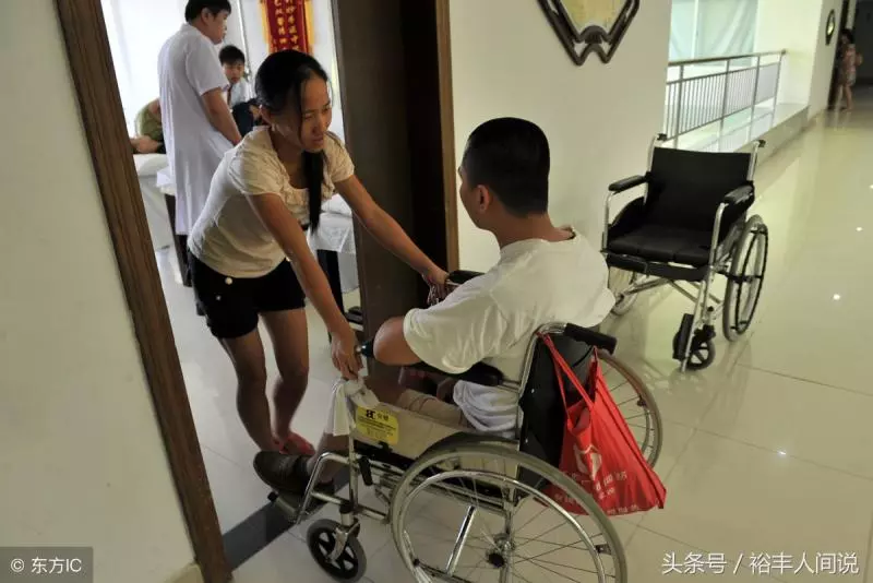 女孩為照顧男友和父親決絕,婚後三年離婚,婆婆要求留下銀行卡