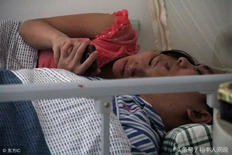 女孩為照顧男友和父親決絕,婚後三年離婚,婆婆要求留下銀行卡