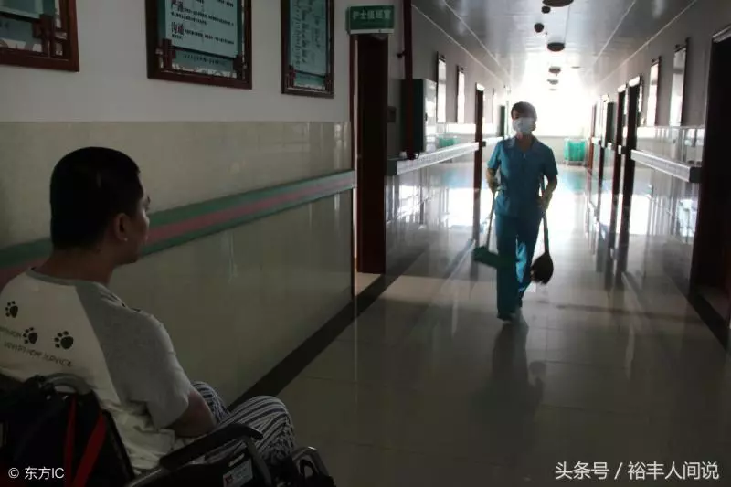 女孩為照顧男友和父親決絕,婚後三年離婚,婆婆要求留下銀行卡