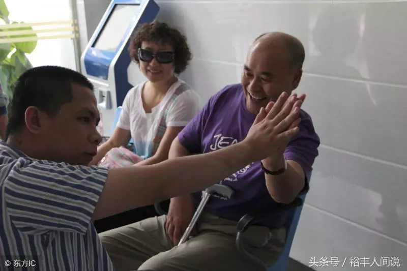 女孩為照顧男友和父親決絕,婚後三年離婚,婆婆要求留下銀行卡