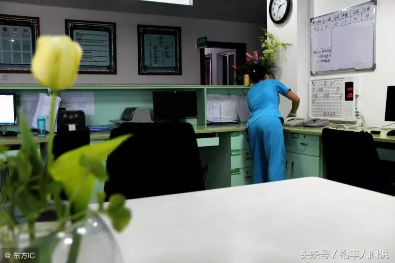 女孩為照顧男友和父親決絕,婚後三年離婚,婆婆要求留下銀行卡