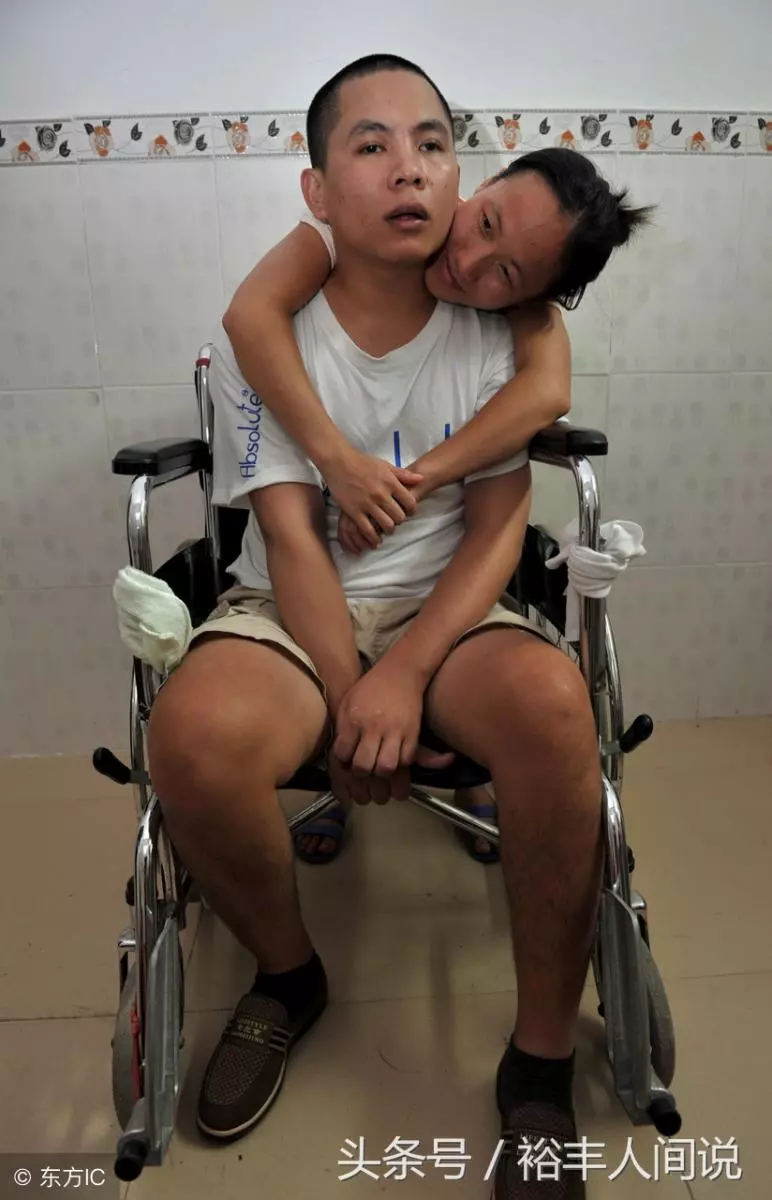 女孩為照顧男友和父親決絕,婚後三年離婚,婆婆要求留下銀行卡