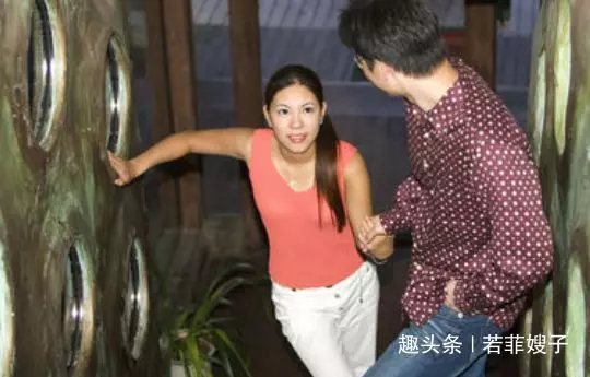 新婚夜老婆高燒,老公冒雪買藥,忘拿手機返回,發現老婆真面目