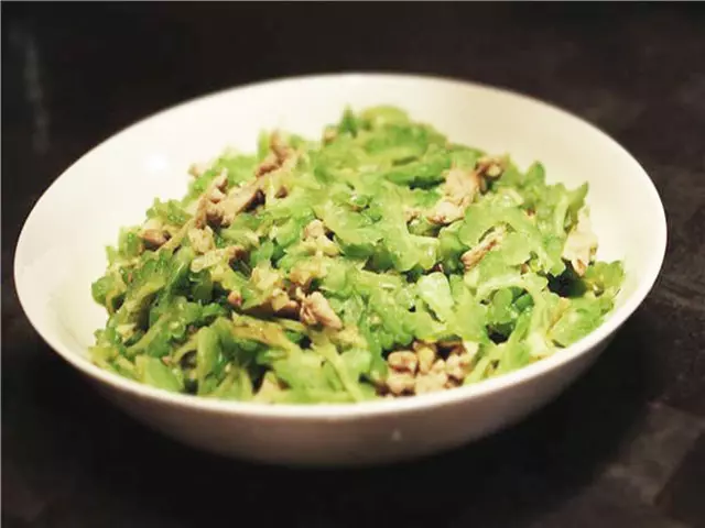 想吃苦瓜炒肉,這樣做法更好吃,新手也能輕鬆炒出美味,口味鮮美又營養!