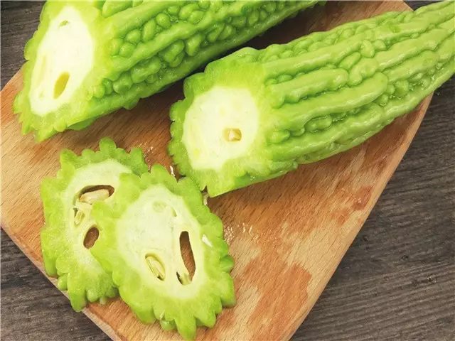 想吃苦瓜炒肉,這樣做法更好吃,新手也能輕鬆炒出美味,口味鮮美又營養!