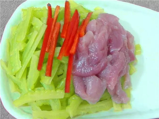想吃苦瓜炒肉,這樣做法更好吃,新手也能輕鬆炒出美味,口味鮮美又營養!