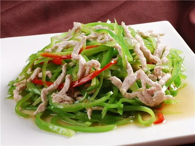 在家炒青椒炒肉時,這幾個步驟要注意,炒出來又鮮又嫩,非常好吃!