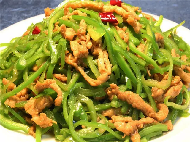 在家炒青椒炒肉時,這幾個步驟要注意,炒出來又鮮又嫩,非常好吃!