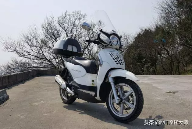 經典運動踏板,聖甲蟲200,搭配電噴動力,實測極速130Km/h以上!