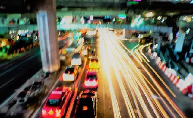 厲害了我的國,中國首列「空中列車」已通車,外國專家都稱讚