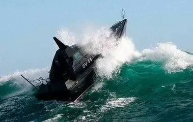 我國這艘軍艦被海嘯拍翻會自動扶正?英美直呼應分享技術