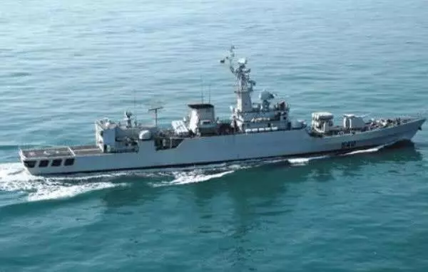 此艦一次可齊射250枚火箭彈,射程可達22公里,中國僅有一艘